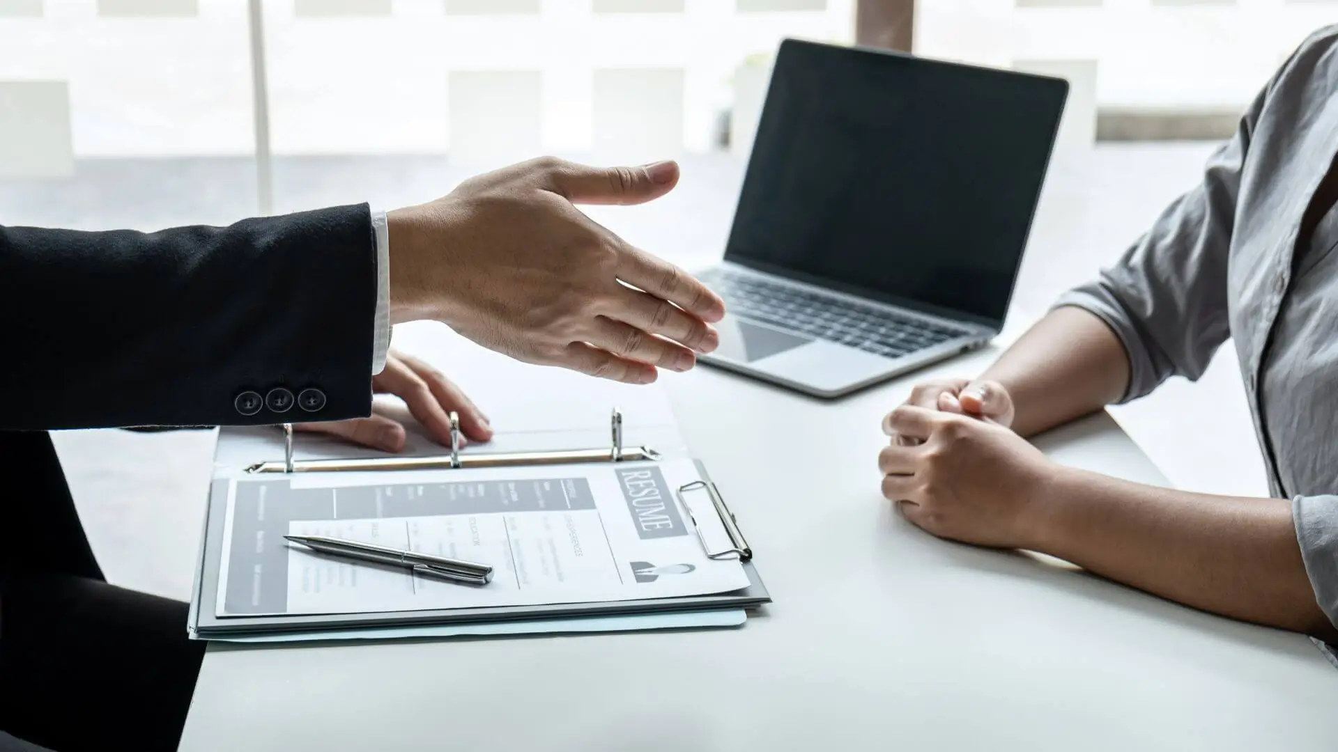 Startup Accountant in Edinburgh discussing a business plan with entrepreneur